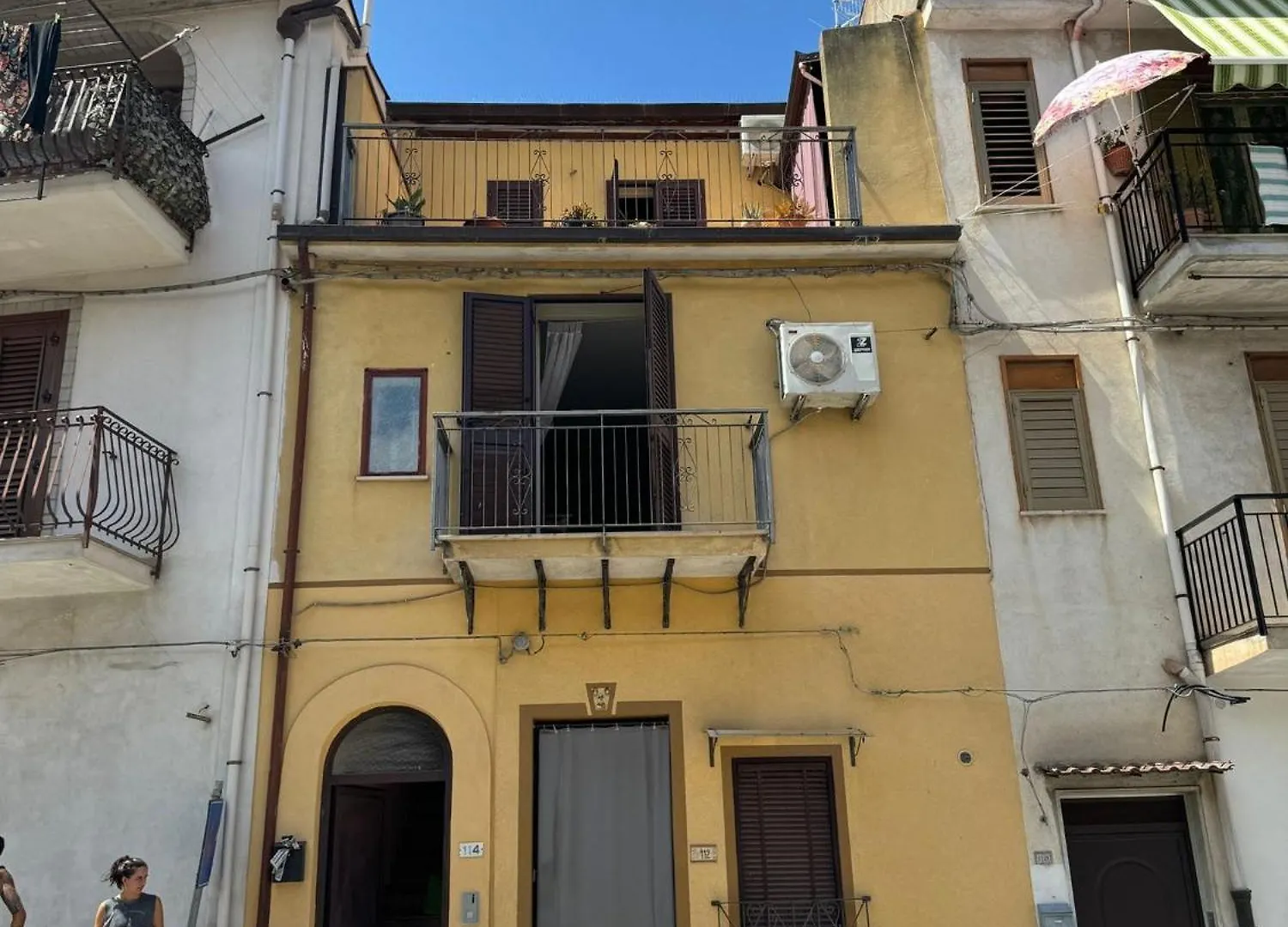 Casa Elegante Con Terrazzino In Centro Paese Villa Sant'Agata di Militello Italy